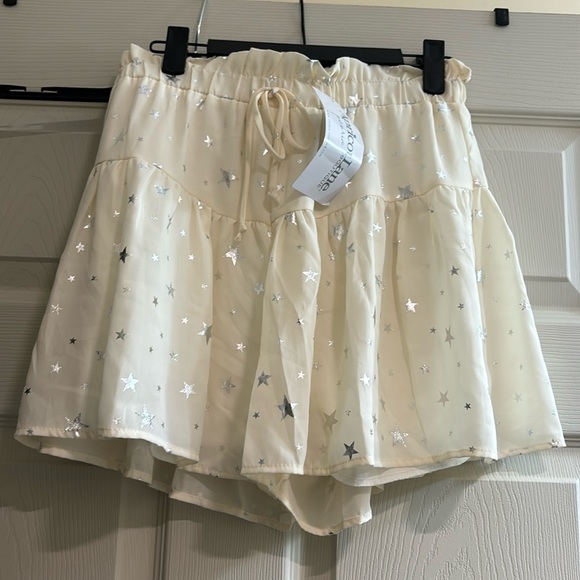 Saints & Hearts Star Flowy shorts - Picture 1 of 3